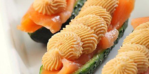 Barquettes with nut paste and salmon