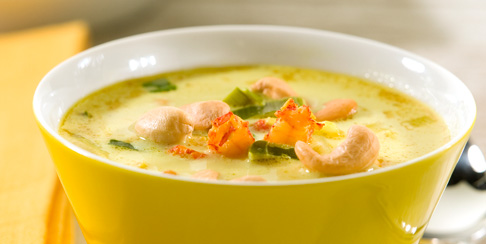 Zupa curry z langusty z orzechami nerkowca
