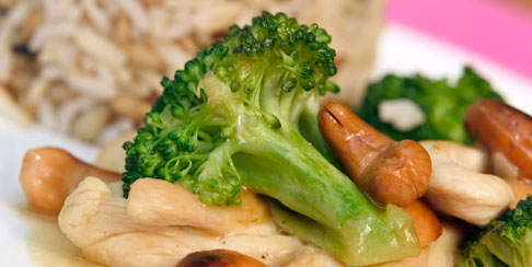 Chicken with broccoli and cashew nuts