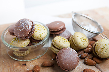 Macaroons with ground almonds