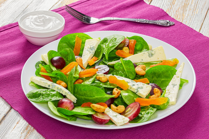 Spinach Salad with Grapes, Gorgonzola and Cashew Nuts